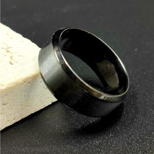 SALE!🔥NWT 🔥 CLASSIC BLACK STAINLESS STEEL WEDDING BAND RING THUMB RING unisex